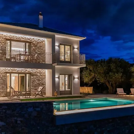 Kingstone Villa *